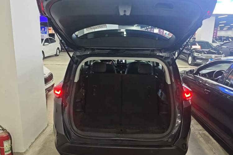 Used Chevrolet Orlando 2020 Light Hybrid Redline 530T Automatic Enjoyment Edition (5+2 Models) Trunk