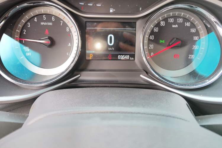 Used Chevrolet Orlando 2020 Light Hybrid Redline 530T Automatic Enjoyment Edition (5+2 Models) Odometer Close Up