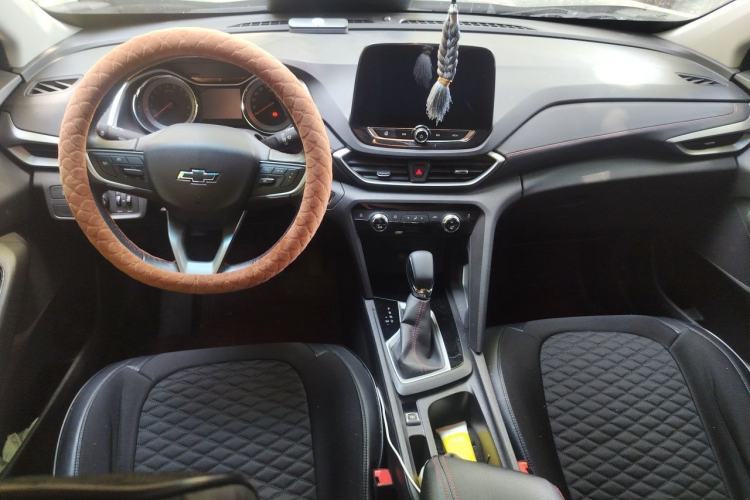 Used Chevrolet Orlando 2020 Mild Hybrid 530T Automatic Enjoyment Edition (5+2 Models) Center Console