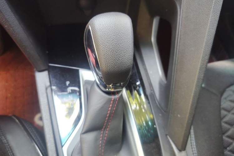 Used Chevrolet Orlando 2020 Mild Hybrid 530T Automatic Enjoyment Edition (5+2 Models) Gear Lever