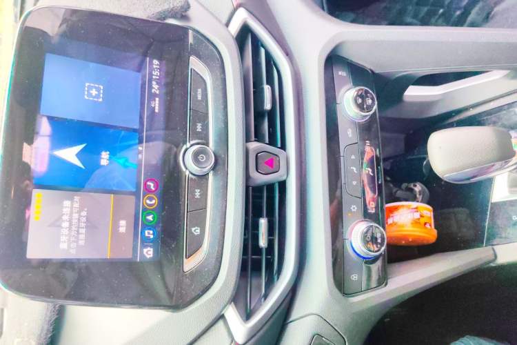 Used Chevrolet Orlando 2020 Light Hybrid Redline 530T Automatic Enjoyment Edition (5+2 Models) Audio And AC Panel