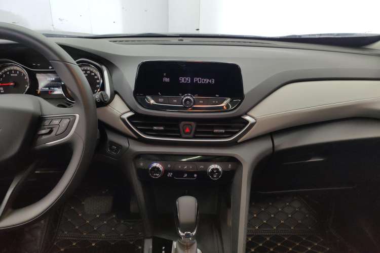 Used Chevrolet Orlando 2020 Mild Hybrid 530T Automatic Enjoyment Edition (5+2 Models) Audio And AC Panel