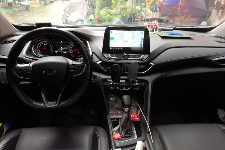 Used Chevrolet Orlando 2020 Light Hybrid Redline 530T Automatic Enjoyment Edition (5+2 Models) Center Console
