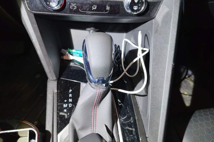 Used Chevrolet Orlando 2020 Light Hybrid Redline 530T Automatic Enjoyment Edition (5+2 Models) Gear Lever