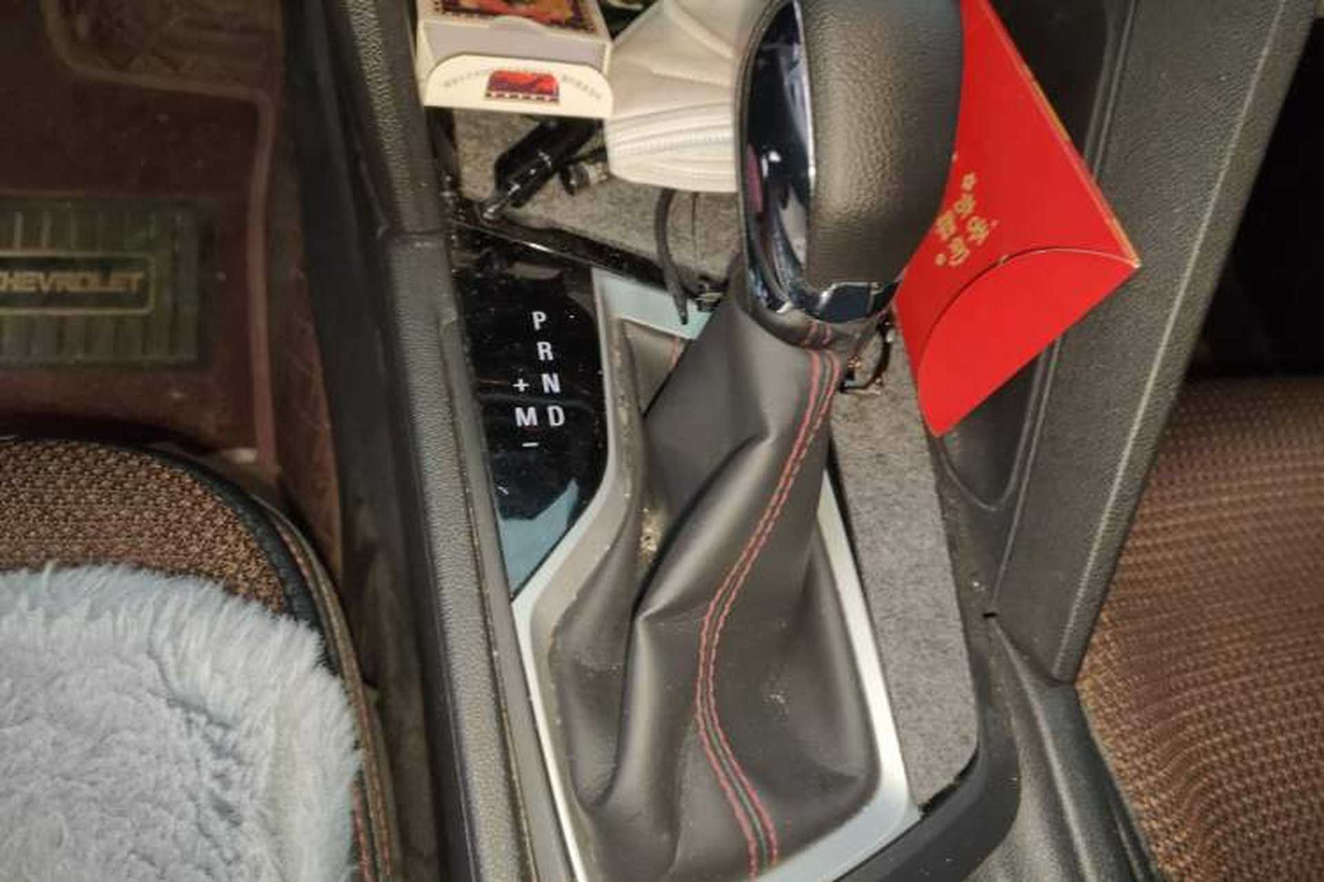 Used Chevrolet Orlando 2020 Light Hybrid Redline 530T Automatic Zhaoxiang Edition (5+2 Models) Gear Lever