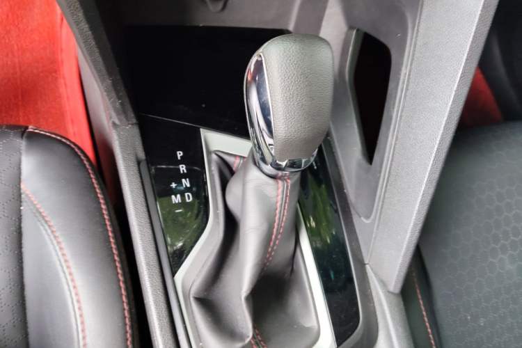 Used Chevrolet Orlando 2020 Light Hybrid Redline 530T Automatic Enjoyment Edition (5+2 Models) Gear Lever