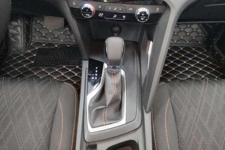 Used Chevrolet Orlando 2020 Mild Hybrid 530T Automatic Enjoyment Edition (5+2 Models) Gear Lever