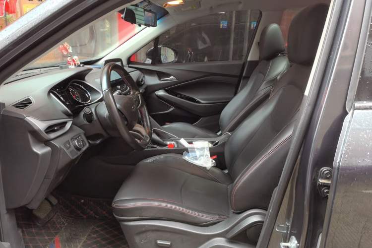 Used Chevrolet Orlando 2020 Light Hybrid Redline 530T Automatic Enjoyment Edition (5+2 Models) Left Front Seat