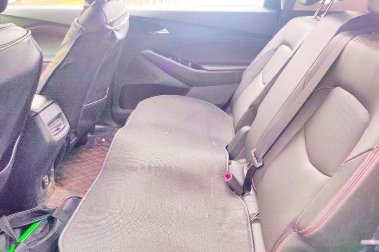 Used Chevrolet Orlando 2020 Light Hybrid Redline 530T Automatic Enjoyment Edition (5+2 Models) Left Rear Seat