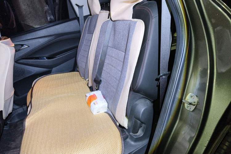 Used Chevrolet Orlando 2020 Light Hybrid Redline 530T Automatic Enjoyment Edition (5+2 Models) Left Rear Seat