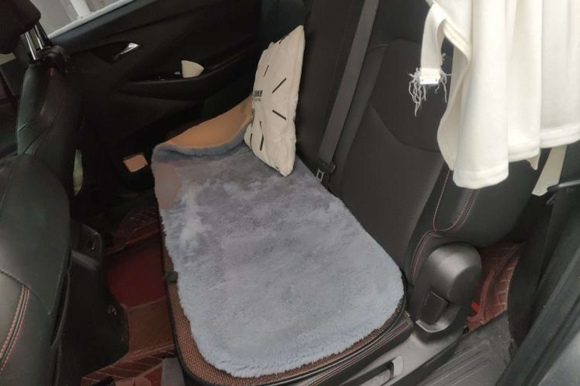 Used Chevrolet Orlando 2020 Light Hybrid Redline 530T Automatic Zhaoxiang Edition (5+2 Models) Left Rear Seat