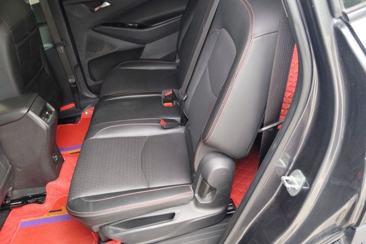 Used Chevrolet Orlando 2020 Light Hybrid Redline 530T Automatic Enjoyment Edition (5+2 Models) Left Rear Seat