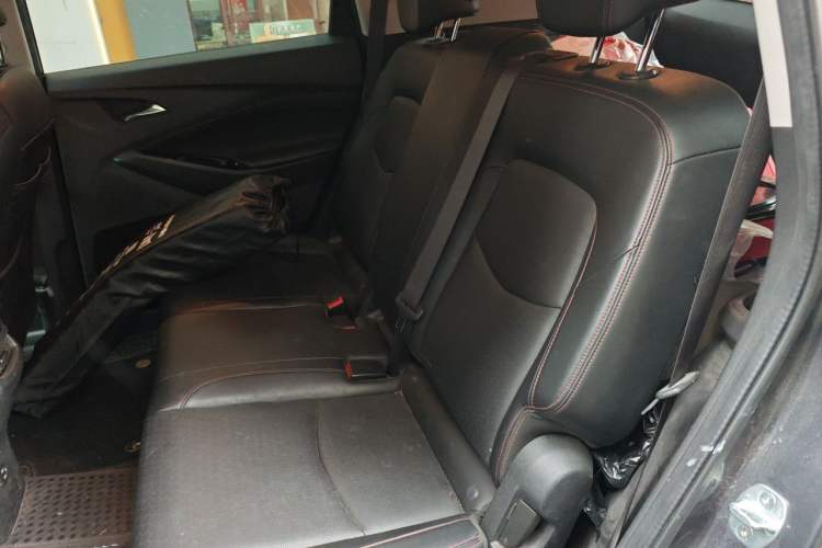 Used Chevrolet Orlando 2020 Light Hybrid Redline 530T Automatic Enjoyment Edition (5+2 Models) Left Rear Seat