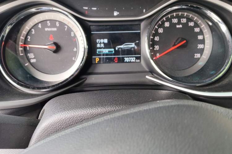 Used Chevrolet Orlando 2020 Light Hybrid Redline 530T Automatic Enjoyment Edition (5+2 Models) Odometer Close Up