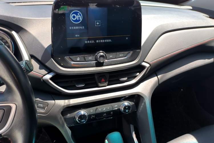 Used Chevrolet Orlando 2020 Light Hybrid Redline 530T Automatic Enjoyment Edition (5+2 Models) Audio And AC Panel