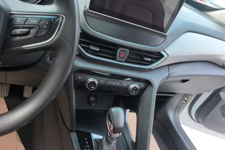 Used Chevrolet Orlando 2020 Mild Hybrid 530T Automatic Enjoyment Edition (5+2 Models) Audio And AC Panel