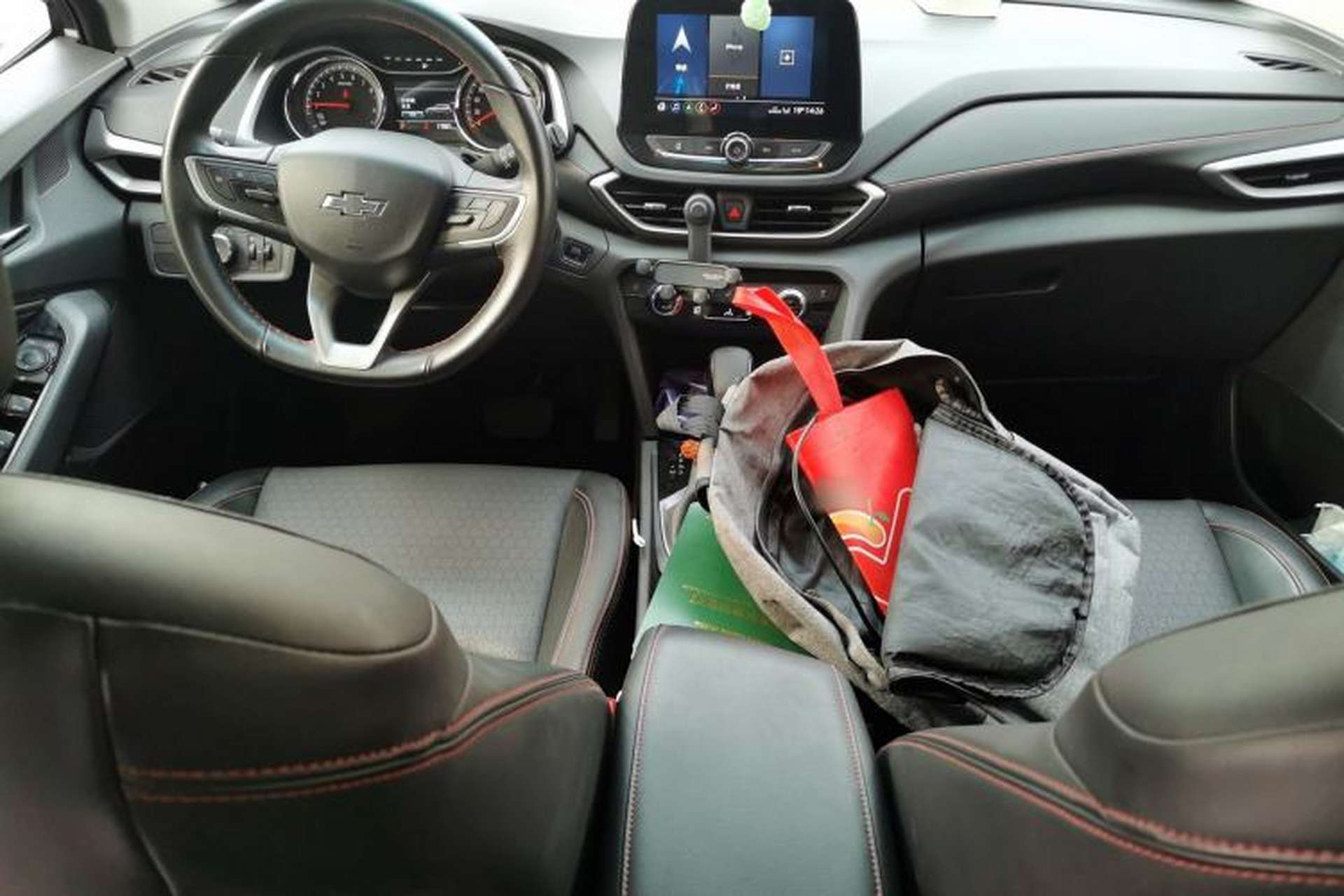 Used Chevrolet Orlando 2020 Light Hybrid Redline 530T Automatic Enjoyment Edition (5+2 Models) Center Console