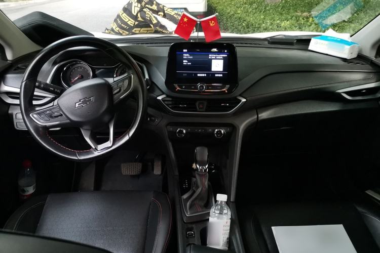 Used Chevrolet Orlando 2020 Light Hybrid Redline 530T Automatic Enjoyment Edition (5+2 Models) Center Console
