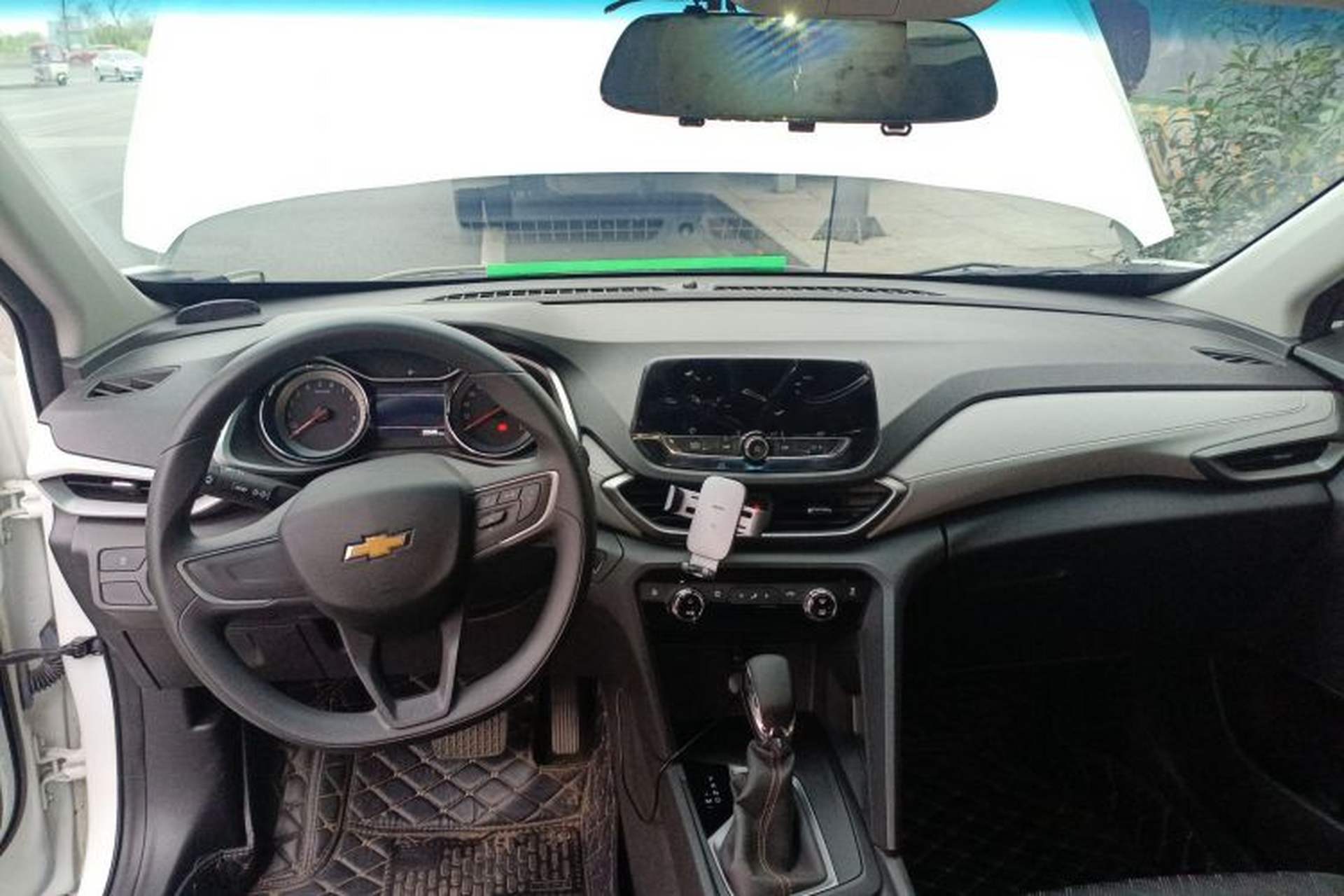 Used Chevrolet Orlando 2020 Mild Hybrid 530T Automatic Enjoyment Edition (5+2 Models) Center Console