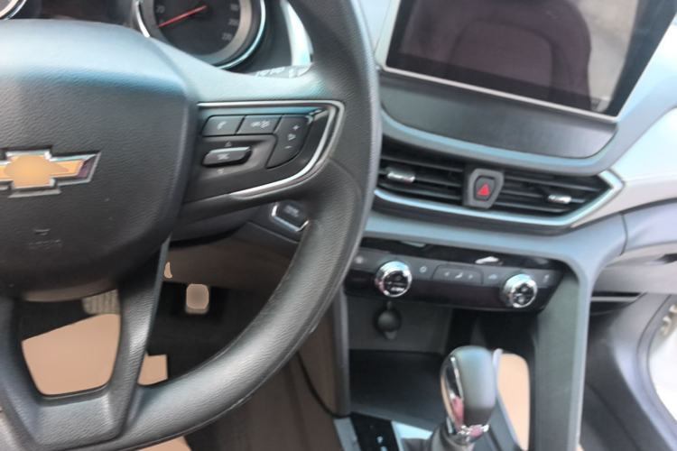 Used Chevrolet Orlando 2020 Mild Hybrid 530T Automatic Enjoyment Edition (5+2 Models) Center Console
