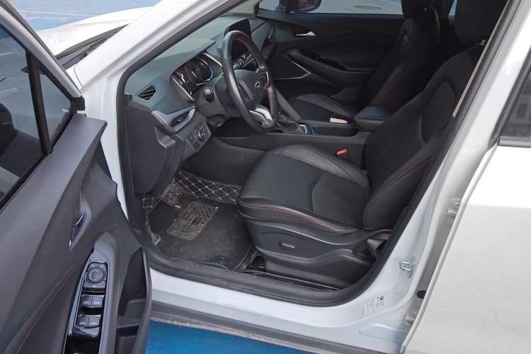 Used Chevrolet Orlando 2020 Light Hybrid Redline 530T Automatic Enjoyment Edition (5+2 Models) Driver Seat
