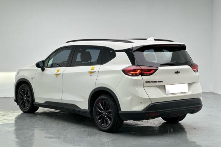 Used Chevrolet Orlando 2020 Light Hybrid Redline 530T Automatic Enjoyment Edition (5+2 Models) Exterior 3