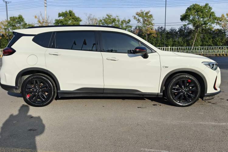 Used Chevrolet Orlando 2020 Light Hybrid Redline 530T Automatic Enjoyment Edition (5+2 Models) Exterior 3