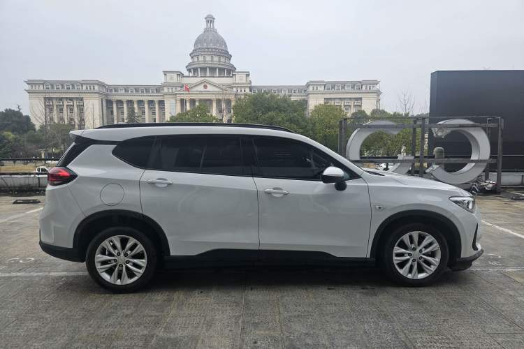 Used Chevrolet Orlando 2020 Mild Hybrid 530T Automatic Enjoyment Edition (5+2 Models) Exterior 3