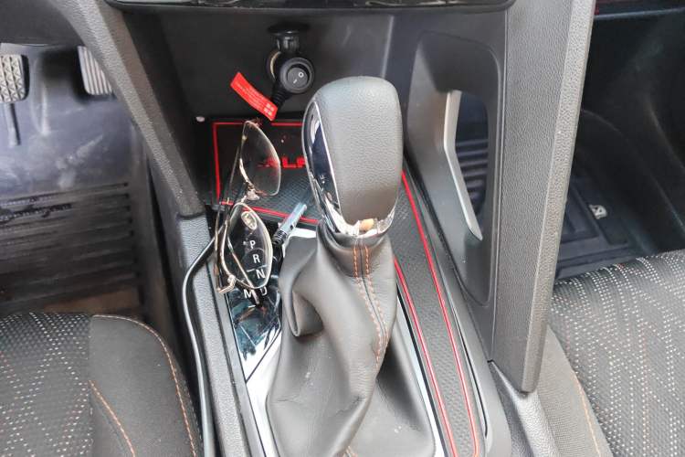 Used Chevrolet Orlando 2020 Mild Hybrid 530T Automatic Enjoyment Edition (5+2 Models) Gear Lever