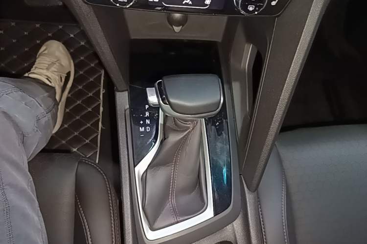 Used Chevrolet Orlando 2020 Light Hybrid Redline 530T Automatic Zhaoxiang Edition (5+2 Models) Gear Lever