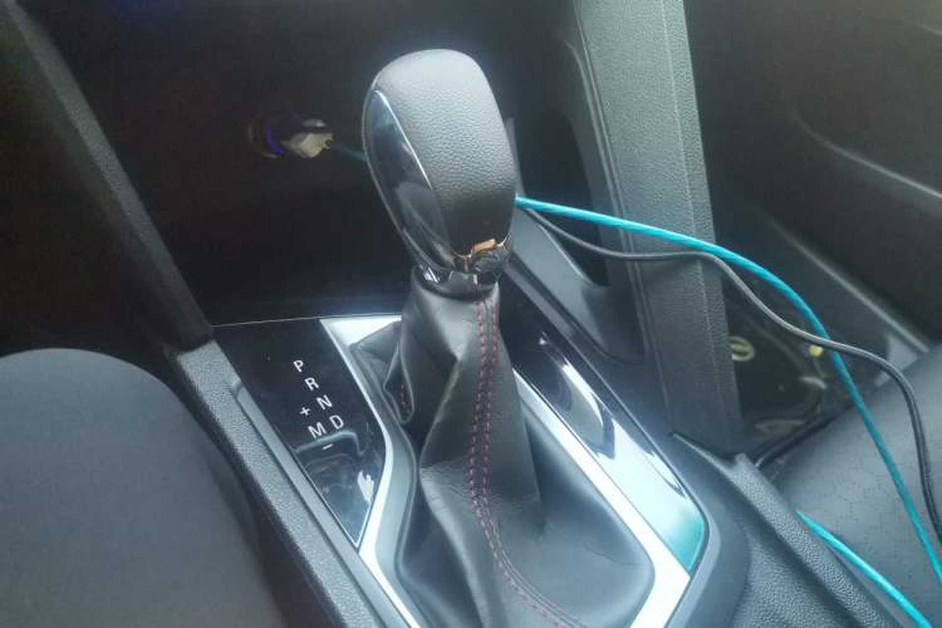 Used Chevrolet Orlando 2020 Light Hybrid Redline 530T Automatic Enjoyment Edition (5+2 Models) Gear Lever