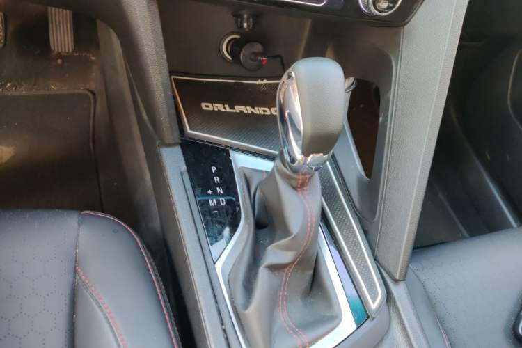 Used Chevrolet Orlando 2020 Light Hybrid Redline 530T Automatic Enjoyment Edition (5+2 Models) Gear Lever