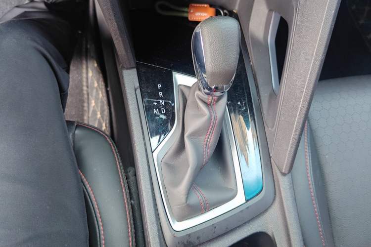 Used Chevrolet Orlando 2020 Light Hybrid Redline 530T Automatic Enjoyment Edition (5+2 Models) Gear Lever