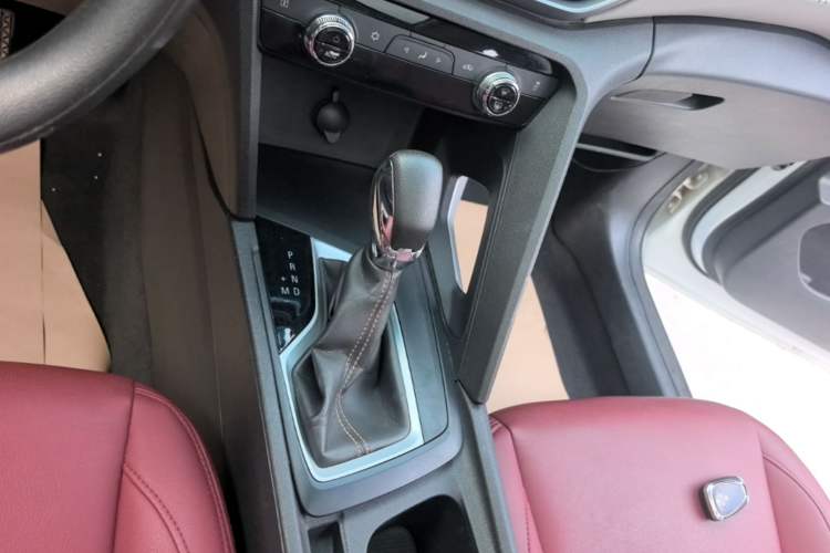 Used Chevrolet Orlando 2020 Mild Hybrid 530T Automatic Enjoyment Edition (5+2 Models) Gear Lever