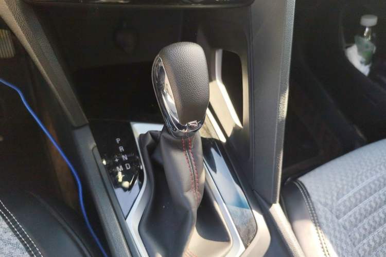 Used Chevrolet Orlando 2020 Light Hybrid Redline 530T Automatic Enjoyment Edition (5+2 Models) Gear Lever