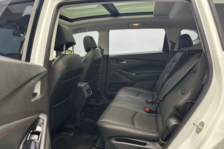 Used Chevrolet Orlando 2020 Light Hybrid Redline 530T Automatic Enjoyment Edition (5+2 Models) Interior 2