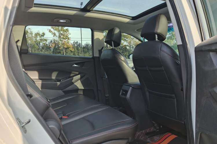 Used Chevrolet Orlando 2020 Light Hybrid Redline 530T Automatic Enjoyment Edition (5+2 Models) Interior 3