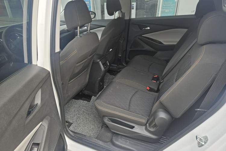 Used Chevrolet Orlando 2020 Mild Hybrid 530T Automatic Enjoyment Edition (5+2 Models) Interior 3