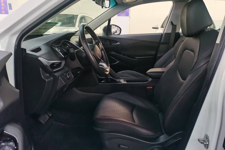 Used Chevrolet Orlando 2020 Light Hybrid Redline 530T Automatic Enjoyment Edition (5+2 Models) Interior 4