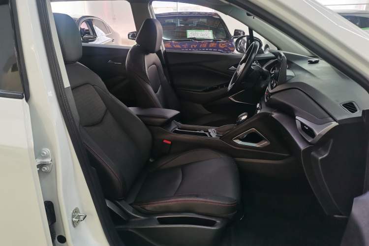 Used Chevrolet Orlando 2020 Light Hybrid Redline 530T Automatic Enjoyment Edition (5+2 Models) Interior 5