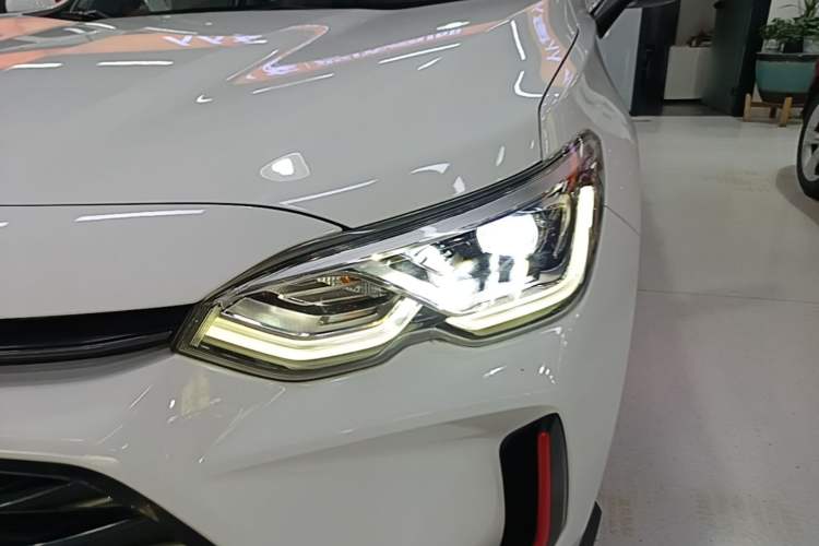 Used Chevrolet Orlando 2020 Light Hybrid Redline 530T Automatic Zhaoxiang Edition (5+2 Models) Left Front Headlight