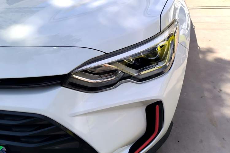 Used Chevrolet Orlando 2020 Light Hybrid Redline 530T Automatic Enjoyment Edition (5+2 Models) Left Front Headlight