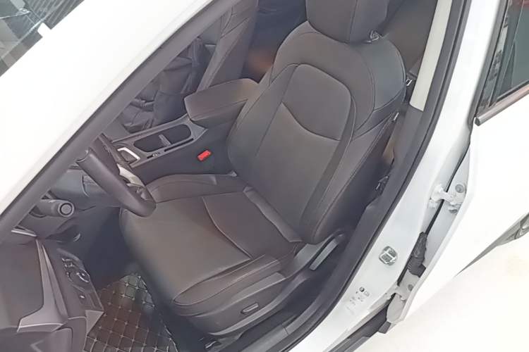 Used Chevrolet Orlando 2020 Light Hybrid Redline 530T Automatic Zhaoxiang Edition (5+2 Models) Left Front Seat