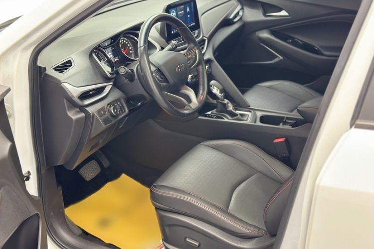 Used Chevrolet Orlando 2020 Light Hybrid Redline 530T Automatic Enjoyment Edition (5+2 Models) Left Front Seat