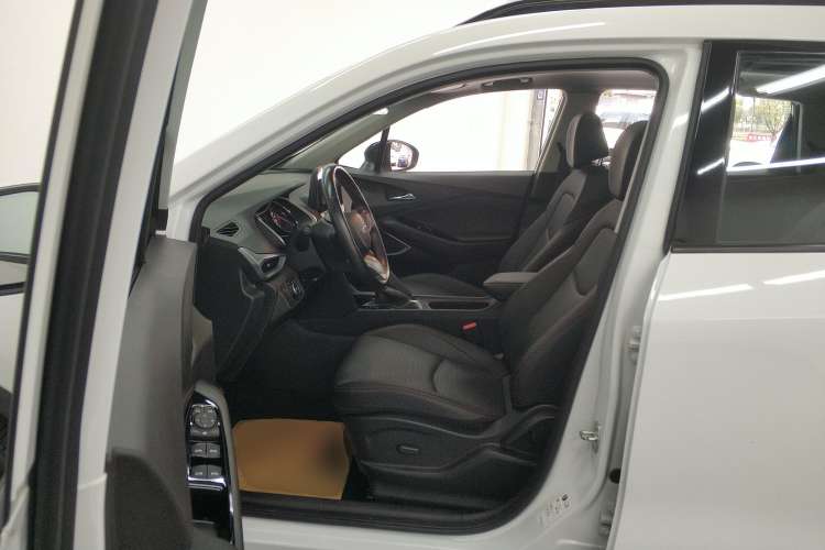 Used Chevrolet Orlando 2020 Light Hybrid Redline 530T Automatic Enjoyment Edition (5+2 Models) Left Front Seat