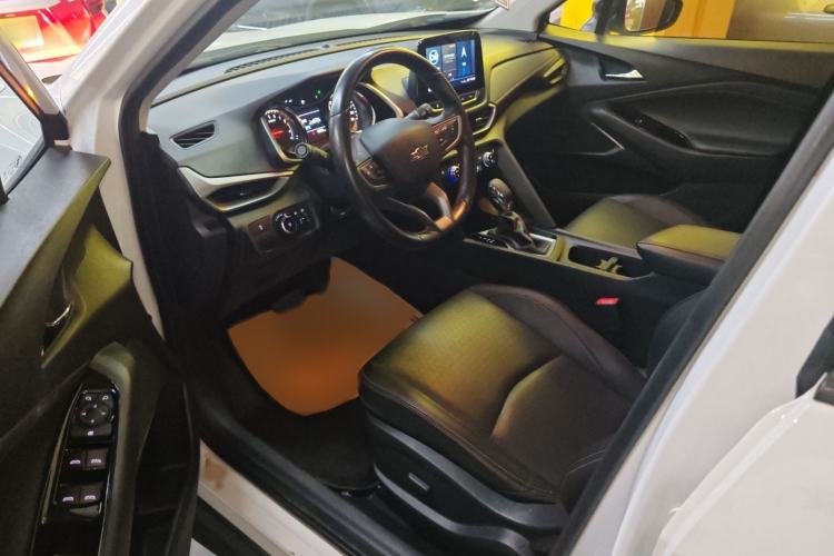 Used Chevrolet Orlando 2020 Light Hybrid Redline 530T Automatic Enjoyment Edition (5+2 Models) Left Front Seat