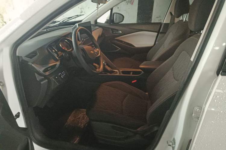 Used Chevrolet Orlando 2020 Mild Hybrid 530T Automatic Enjoyment Edition (5+2 Models) Left Front Seat