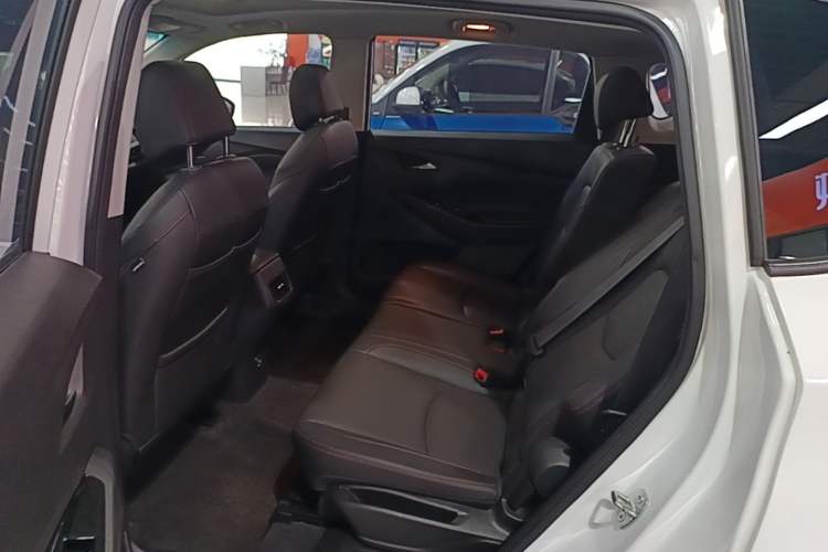 Used Chevrolet Orlando 2020 Light Hybrid Redline 530T Automatic Zhaoxiang Edition (5+2 Models) Left Rear Seat
