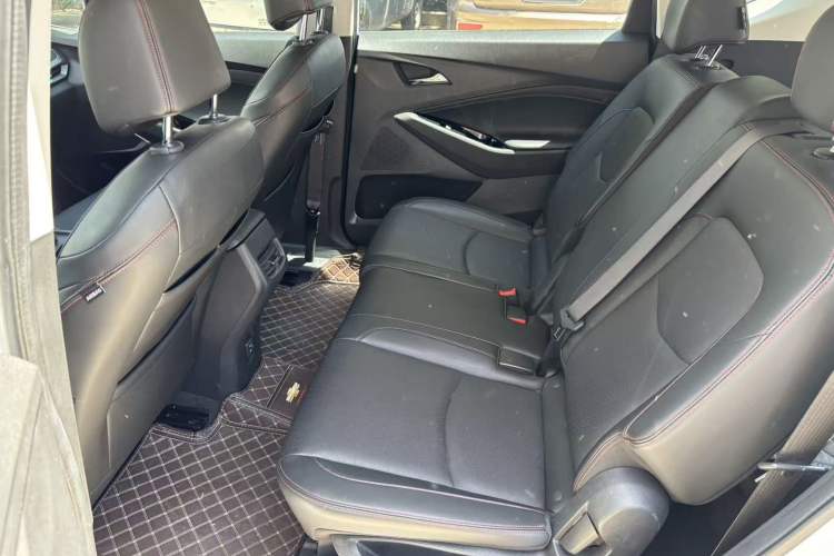 Used Chevrolet Orlando 2020 Light Hybrid Redline 530T Automatic Enjoyment Edition (5+2 Models) Left Rear Seat
