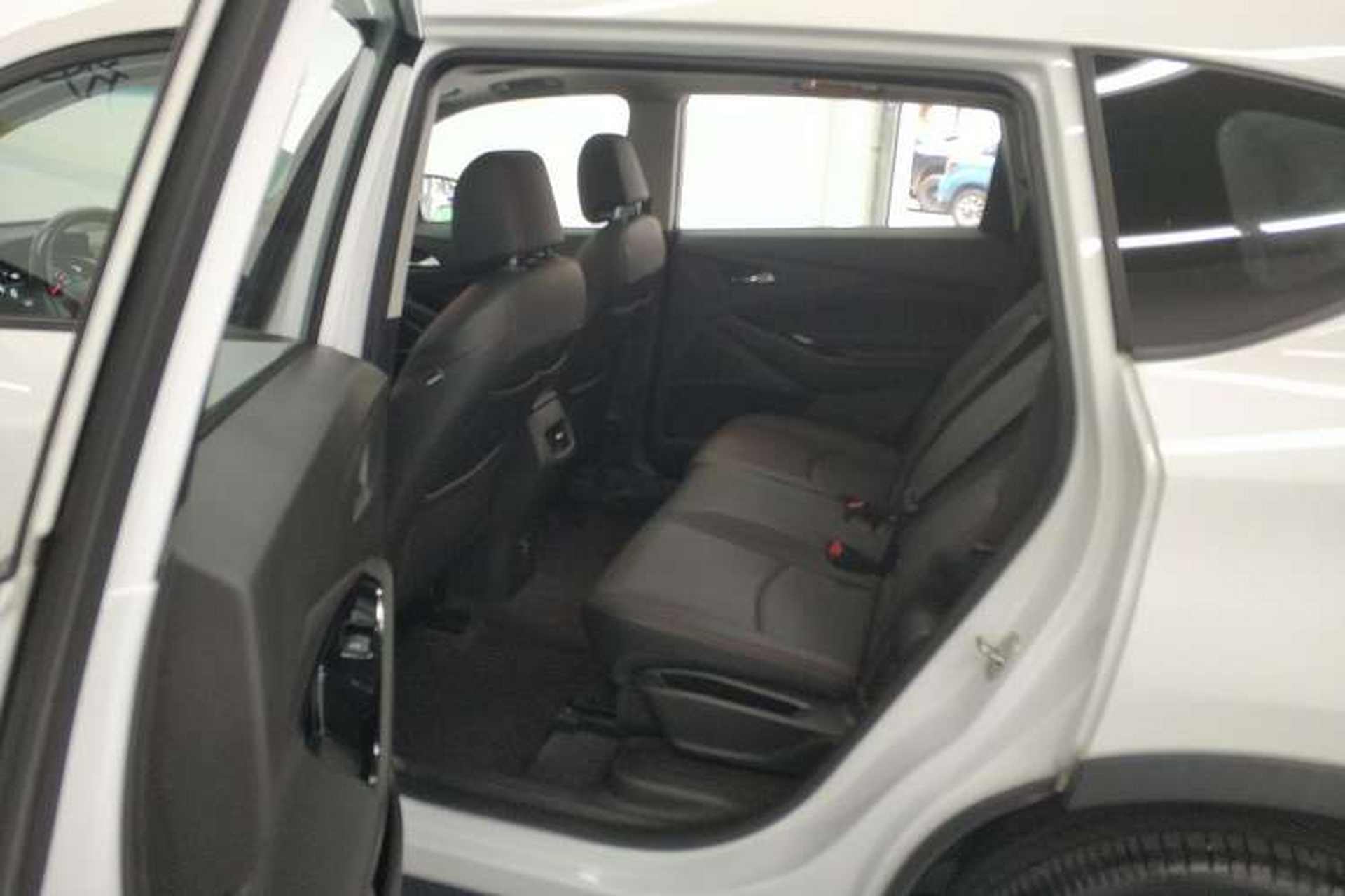 Used Chevrolet Orlando 2020 Light Hybrid Redline 530T Automatic Enjoyment Edition (5+2 Models) Left Rear Seat